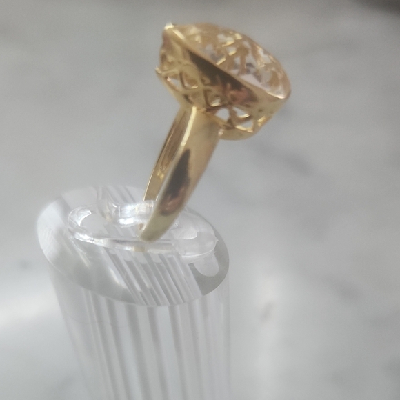 Elegant Gold Teardrop Ring - Picture 3 of 4